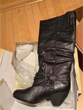 Gomax Afton Black Faux Leather Harness Boots NEW , Size 8